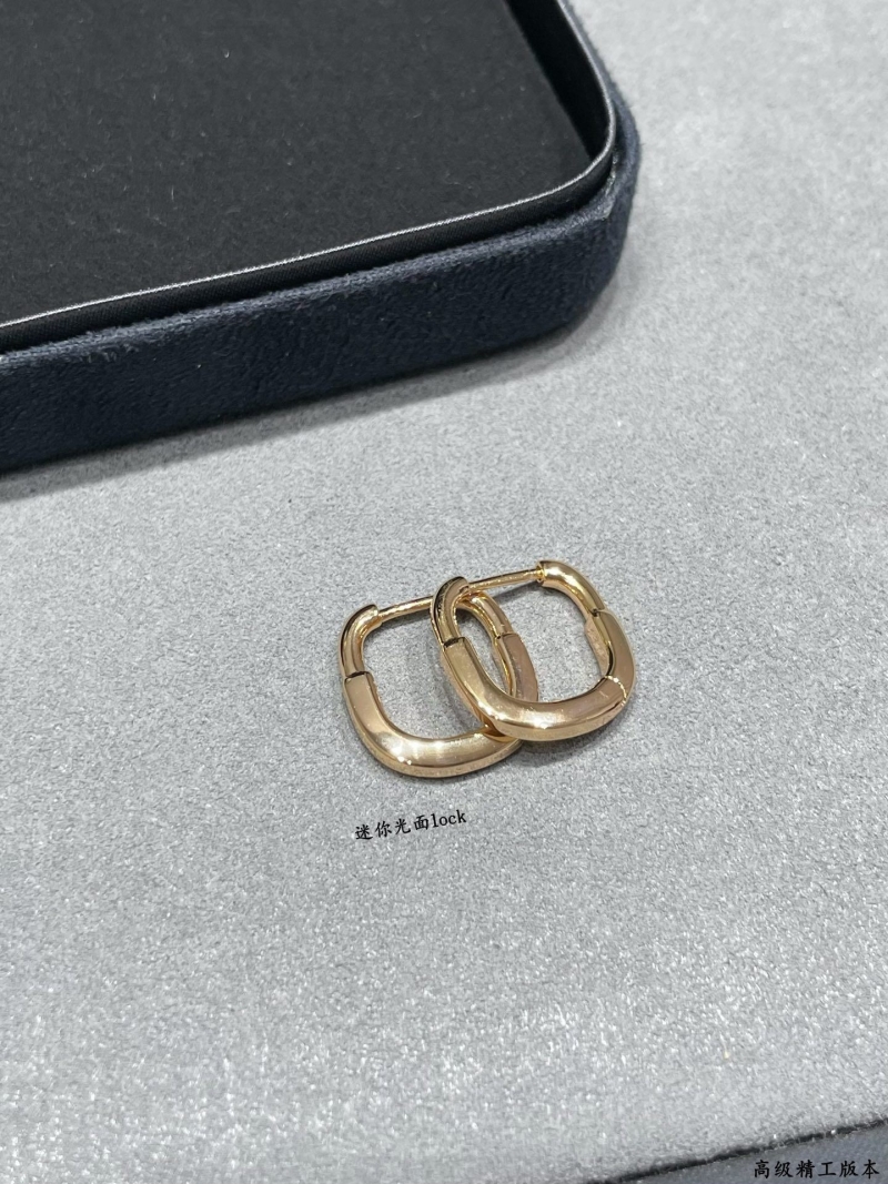 T*f*ny earrings